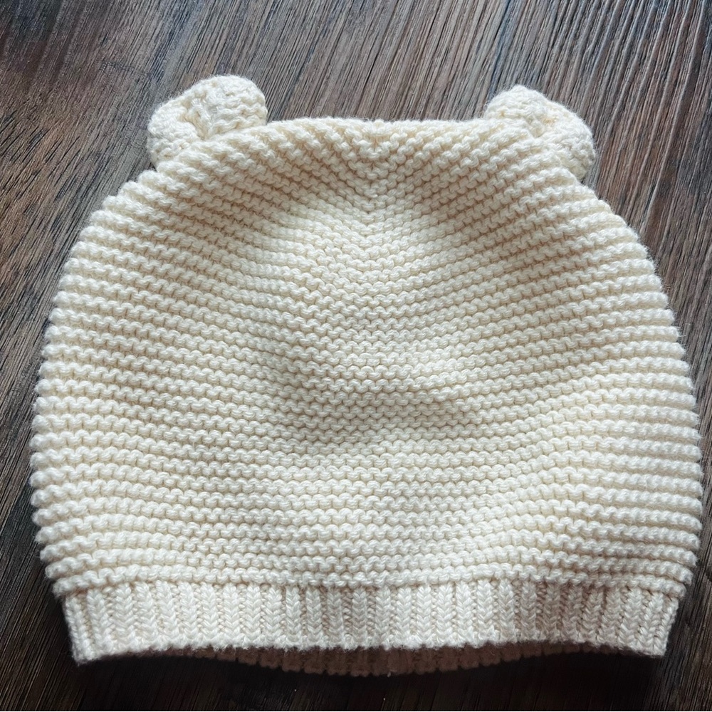 GAP Baby Brannan Bear Beanie French Vanilla Cream Winter Hat 6-12 months
